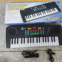 Синтезатор MQ 3768 37 клавіш, мікрофон, регулювання гучності, мелодії, запис та відтворення звуків, працює від мережі та батарейок, USB-кабель, з