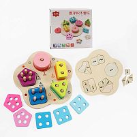 Дерев'яний геометричний сортер C 74024 21.5х21.5х1.5 см, цифри англійською, геометричні фігури, форми з цифровими позначками, в коробці